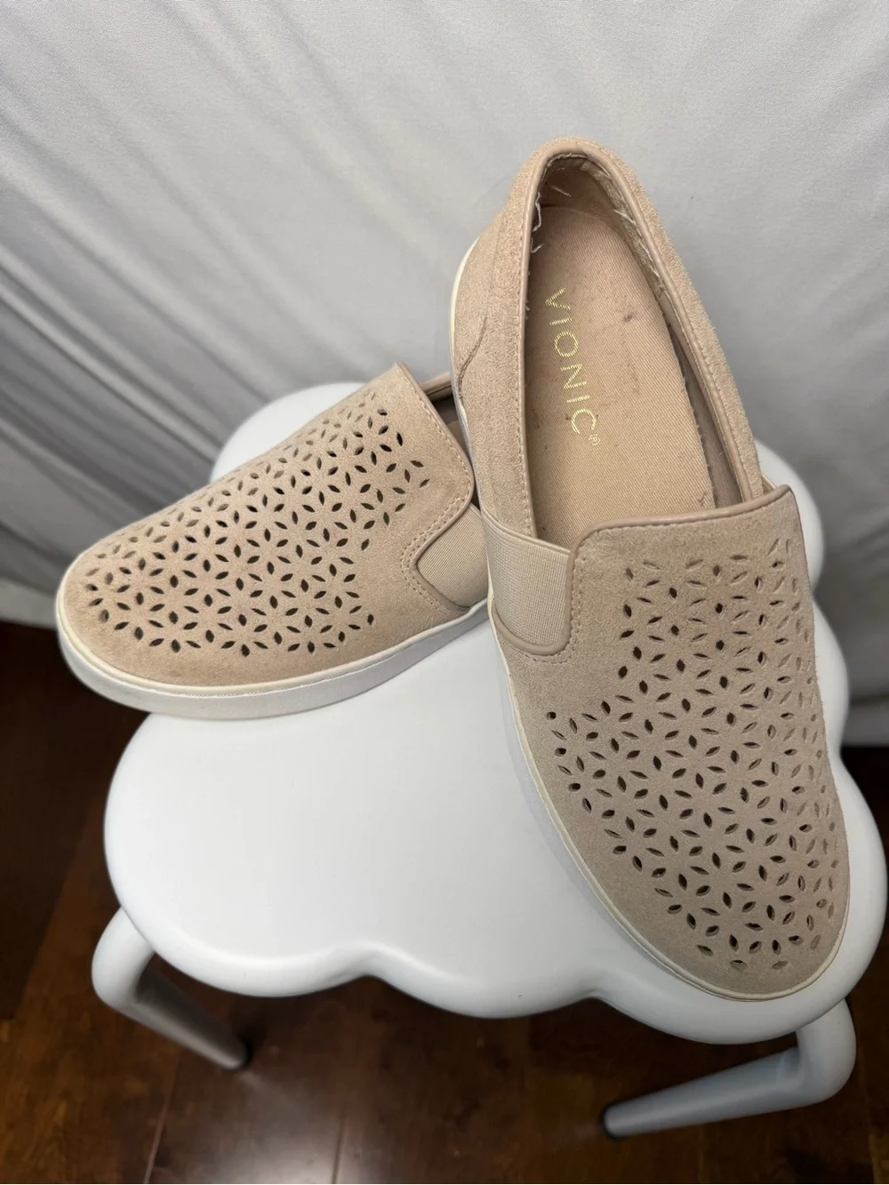 Vionic Kani Nude Loafers Perforated Suede…Size 6